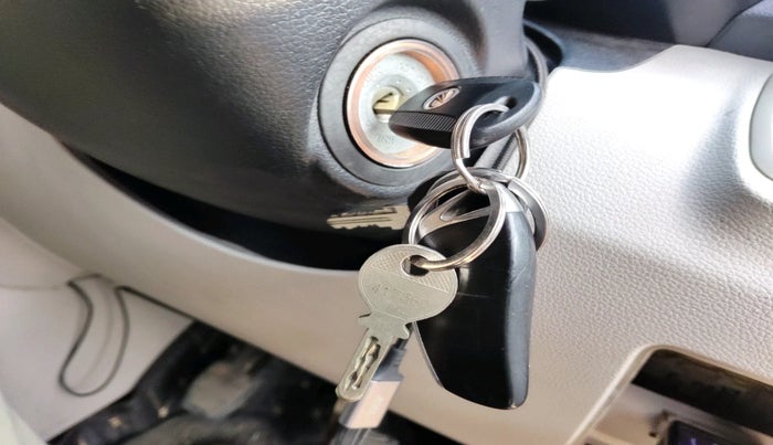 2020 Mahindra XUV300 W4 1.2 PETROL, Petrol, Manual, 56,450 km, interior