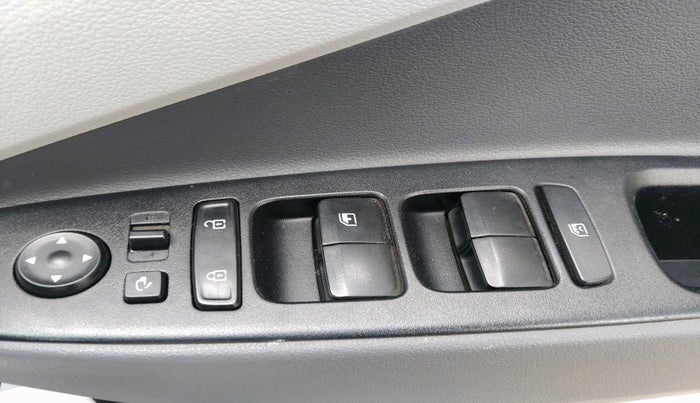 2020 Hyundai GRAND I10 NIOS SPORTZ 1.2 KAPPA VTVT, Petrol, Manual, 33,247 km, interior