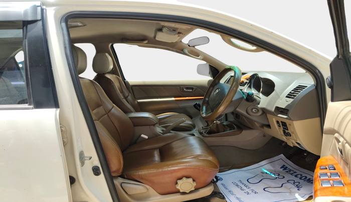 2011 Toyota Fortuner 3.0 4X4 MT, Diesel, Manual, 2,45,000 km, interior