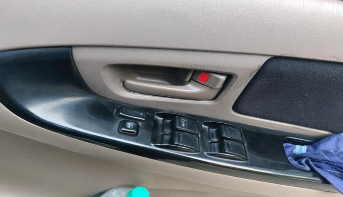 2015 Toyota Innova 2.5 GX 8 STR, Diesel, Manual, 3,52,706 km, interior