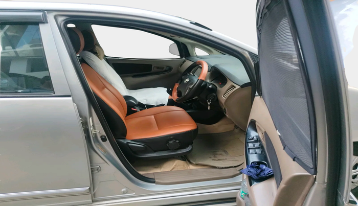 2015 Toyota Innova 2.5 GX 8 STR, Diesel, Manual, 3,52,706 km, interior