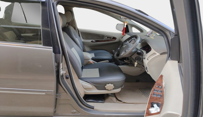 2013 Toyota Innova 2.5 VX 7 STR, Diesel, Manual, 1,75,626 km, interior