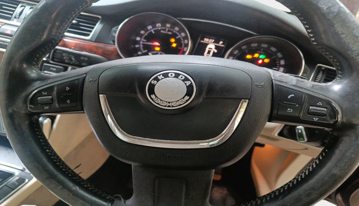 2012 Skoda Superb ELEGANCE 2.0 TDI CR AT, Diesel, Automatic, 1,33,348 km, interior
