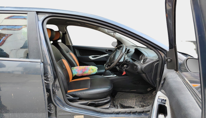 2010 Ford Figo TITANIUM 1.4 DIESEL, Diesel, Manual, 1,32,170 km, interior