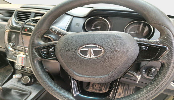 2017 Tata Hexa XM 4X2 7 STR, Diesel, Manual, 1,29,941 km, interior