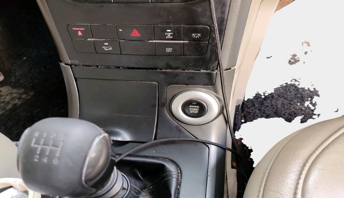 2015 Mahindra XUV500 W10, Diesel, Manual, 1,04,185 km, interior