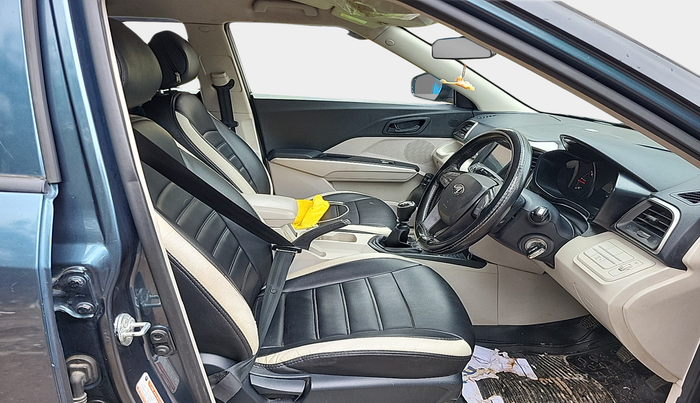 2020 Mahindra XUV300 W6 1.5 Diesel, Diesel, Manual, 83,697 km, interior