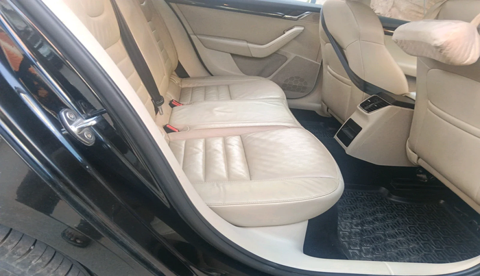 2014 Skoda Octavia AMBITION 2.0 TDI, Diesel, Manual, 80,316 km, interior