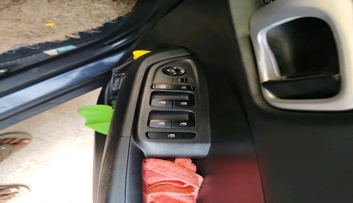 2020 Hyundai VENUE S 1.2, Petrol, Manual, 1,06,607 km, interior