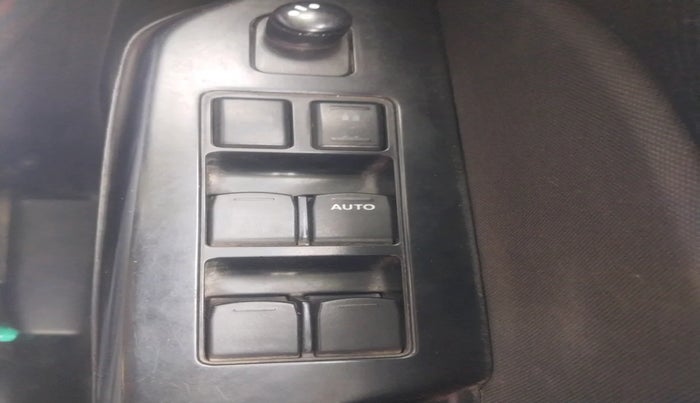 2013 Maruti Swift VXI, Petrol, Manual, 81,873 km, interior