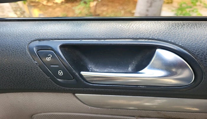 2010 Volkswagen Jetta TRENDLINE 1.9 TDI, Diesel, Manual, 1,57,891 km, interior