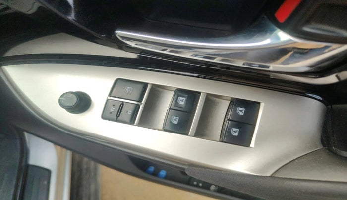 2017 Toyota Innova Crysta 2.4 VX 8 STR, Diesel, Manual, 1,31,486 km, interior