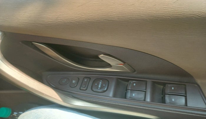 2015 Mahindra XUV500 W8, Diesel, Manual, 1,57,582 km, interior