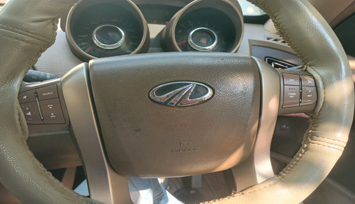 2015 Mahindra XUV500 W8, Diesel, Manual, 1,57,582 km, interior