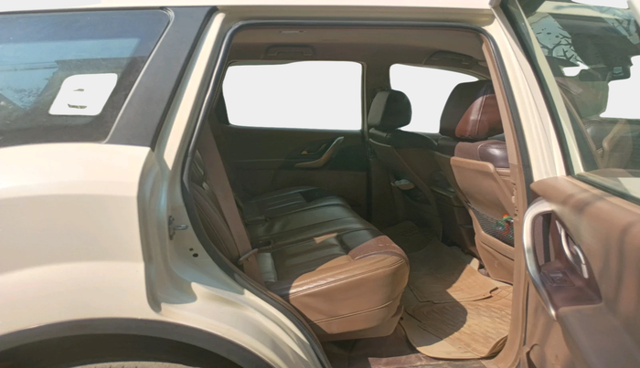 2015 Mahindra XUV500 W8, Diesel, Manual, 1,57,582 km, interior