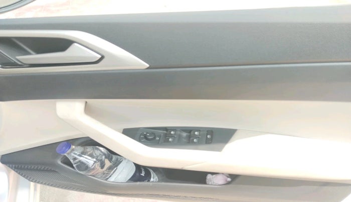 2024 Volkswagen VIRTUS TOPLINE TSI 1.0 AT, Petrol, Automatic, 20,180 km, interior