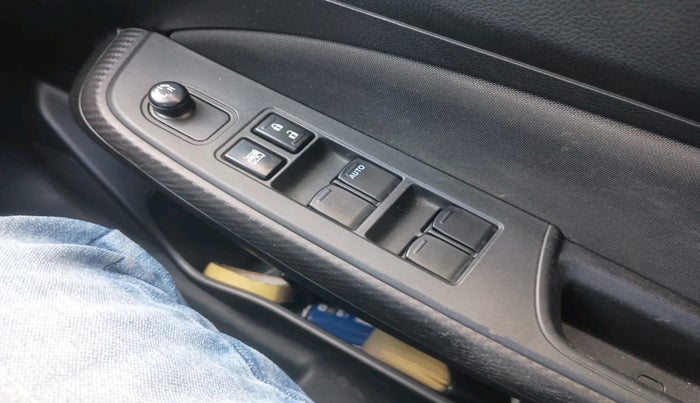 2020 Maruti Swift VXI AMT, Petrol, Automatic, 36,258 km, interior