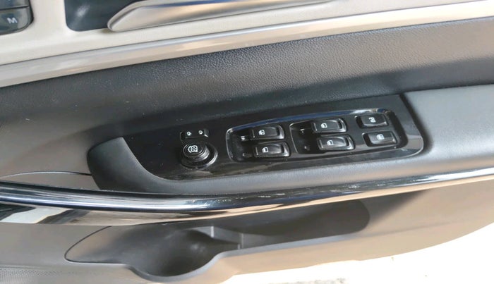 2023 Mahindra XUV700 AX 7 D AT 7 STR, Diesel, Automatic, 80,438 km, interior