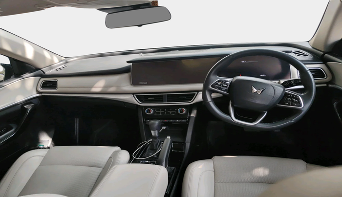 2023 Mahindra XUV700 AX 7 D AT 7 STR, Diesel, Automatic, 80,438 km, interior