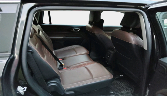 2022 Jeep MERIDIAN LIMITED (O) 4X2 AT, Diesel, Automatic, 28,429 km, interior