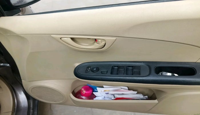 2014 Honda Amaze 1.5L I-DTEC S, Diesel, Manual, 1,14,925 km, interior