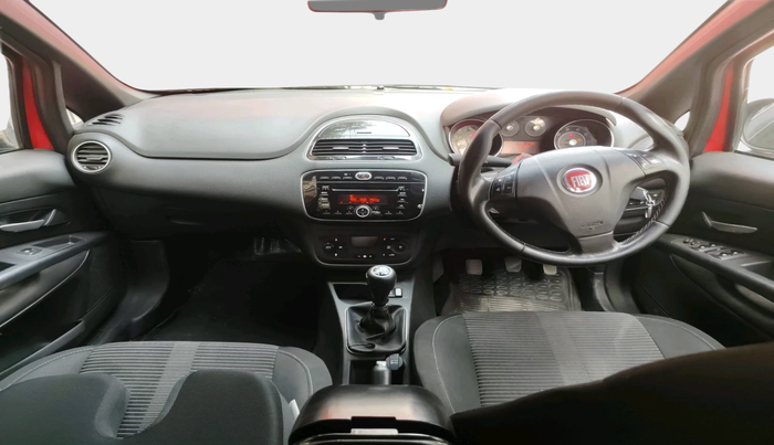 2016 Fiat Punto EVO MULTIJET 1.3 90 HP, Diesel, Manual, 1,29,876 km, interior