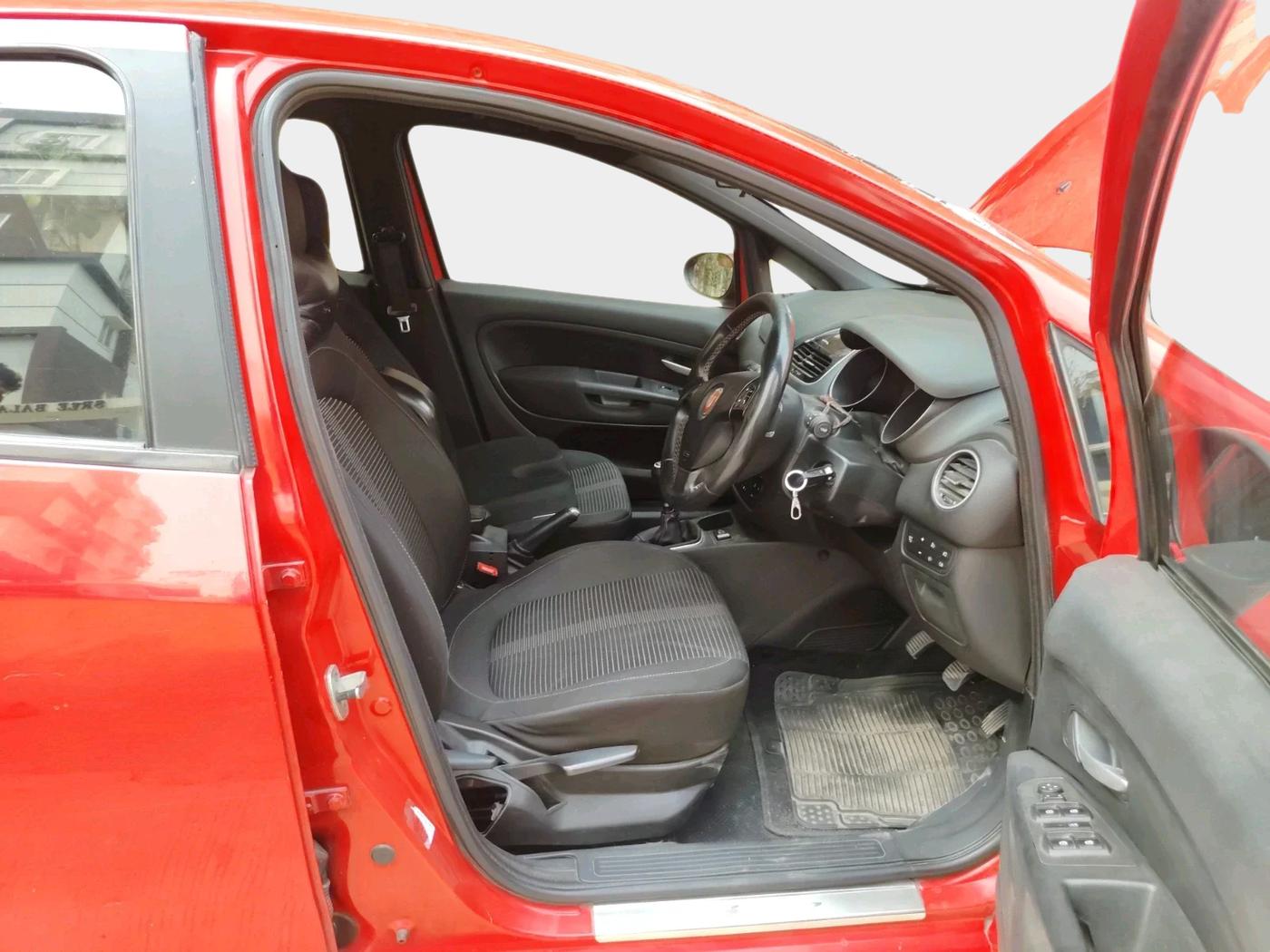 2016 Fiat Punto EVO MULTIJET 1.3 90 HP, Diesel, Manual, 1,29,876 km, interior