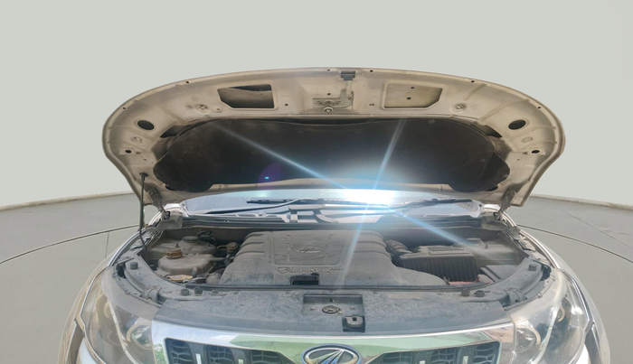 2015 Mahindra XUV500 W8, Diesel, Manual, 1,04,987 km, exterior
