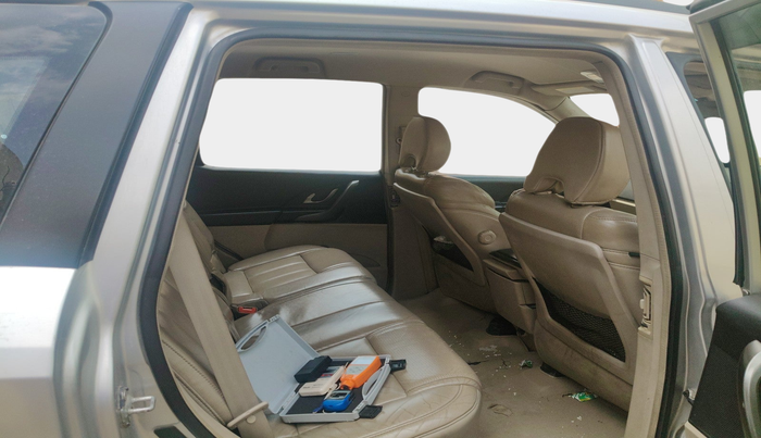 2015 Mahindra XUV500 W8, Diesel, Manual, 1,04,987 km, interior