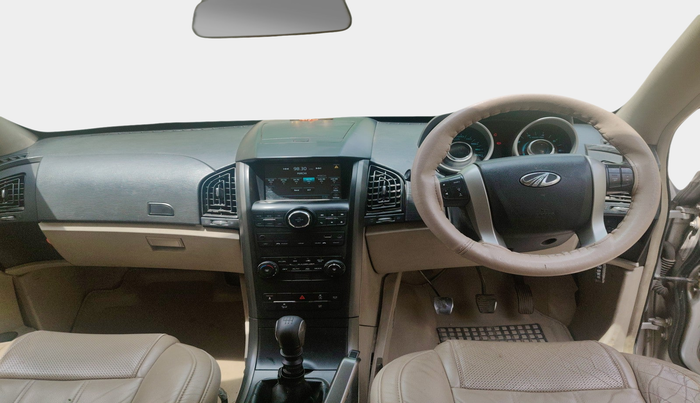 2015 Mahindra XUV500 W8, Diesel, Manual, 1,04,987 km, interior