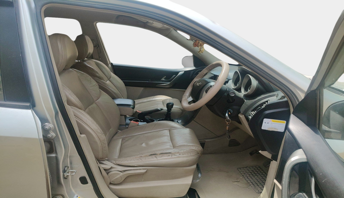2015 Mahindra XUV500 W8, Diesel, Manual, 1,04,987 km, interior