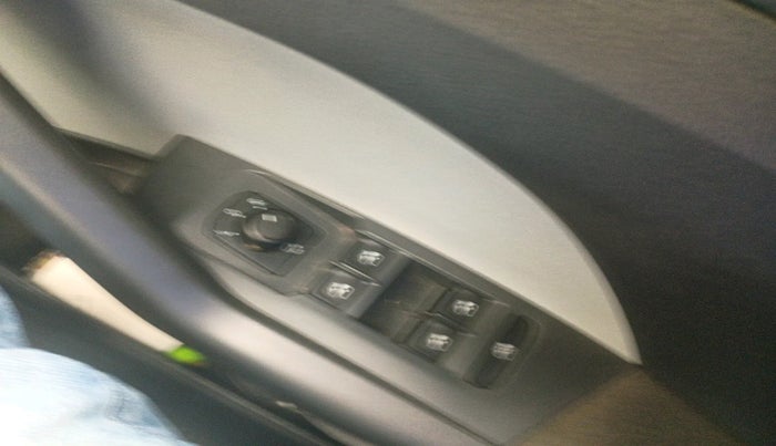 2022 Skoda KUSHAQ AMBITION 1.0L TSI AT, Petrol, Automatic, 39,363 km, interior