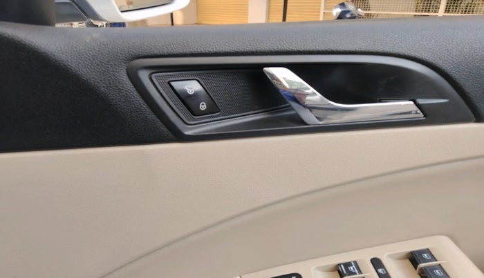 2015 Skoda Superb ELEGANCE 1.8 TSI AT, Petrol, Automatic, 1,94,152 km, interior