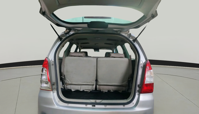 2013 Toyota Innova 2.5 VX 8 STR, Diesel, Manual, 3,28,829 km, exterior