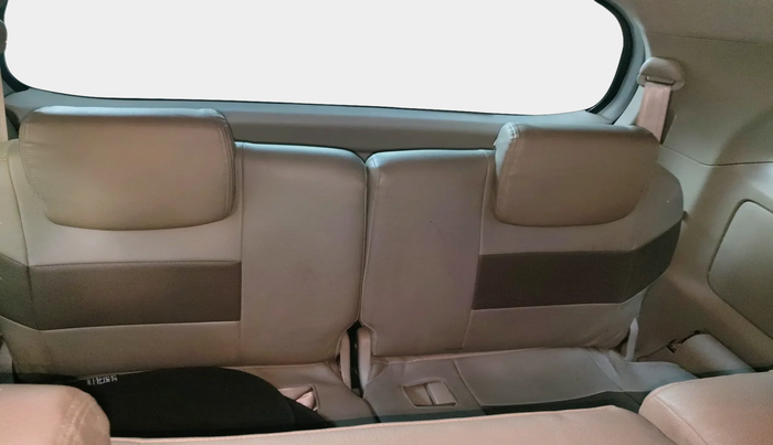 2013 Toyota Innova 2.5 VX 8 STR, Diesel, Manual, 3,28,829 km, interior