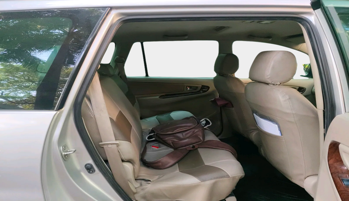 2013 Toyota Innova 2.5 VX 8 STR, Diesel, Manual, 3,28,829 km, interior