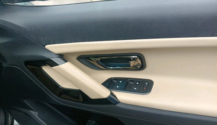 2022 Tata Safari XZA PLUS, Diesel, Automatic, 43,807 km, interior