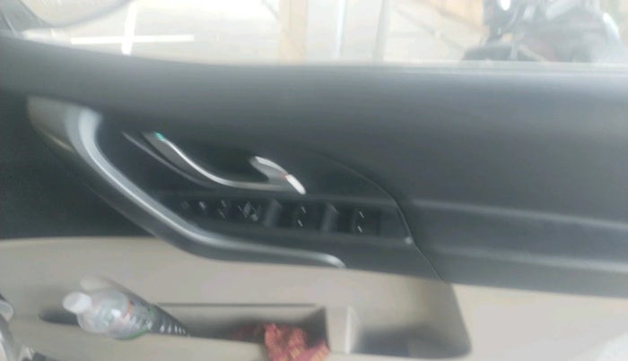 2016 Mahindra XUV500 W10, Diesel, Manual, 93,112 km, interior