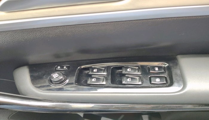 2023 Mahindra XUV700 AX 7 LUXURY D AT 7 STR, Diesel, Automatic, 40,596 km, interior