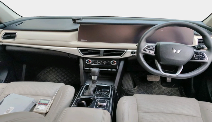 2023 Mahindra XUV700 AX 7 LUXURY D AT 7 STR, Diesel, Automatic, 40,596 km, interior