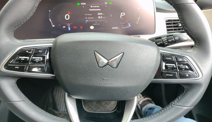 2023 Mahindra XUV700 AX 7 LUXURY D AT 7 STR, Diesel, Automatic, 40,596 km, interior