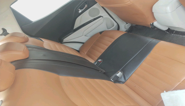 2022 Mahindra XUV300 W8 (O) 1.2 PETROL AMT, Petrol, Automatic, 26,053 km, interior