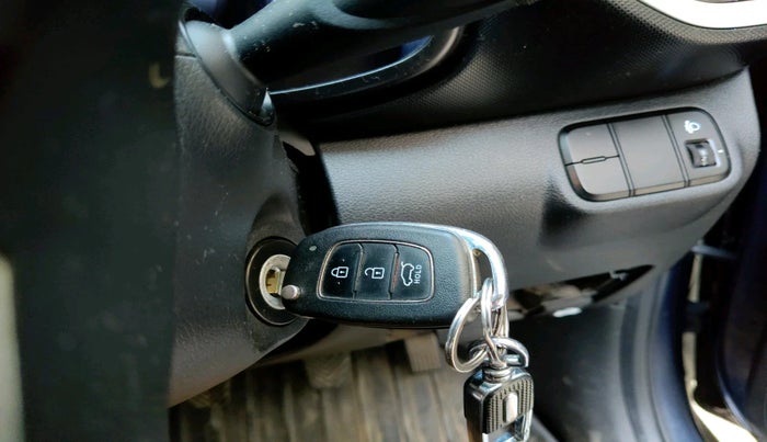 2021 Hyundai VENUE SX 1.0 TURBO, Petrol, Manual, 77,402 km, interior