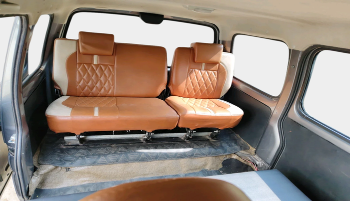 2022 Maruti Eeco 5 STR AC (O), Petrol, Manual, 50,699 km, interior