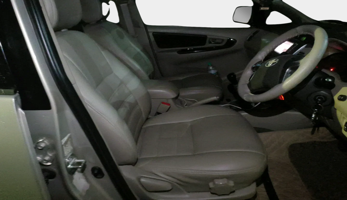 2014 Toyota Innova 2.5 VX 7 STR, Diesel, Manual, 1,48,408 km, interior