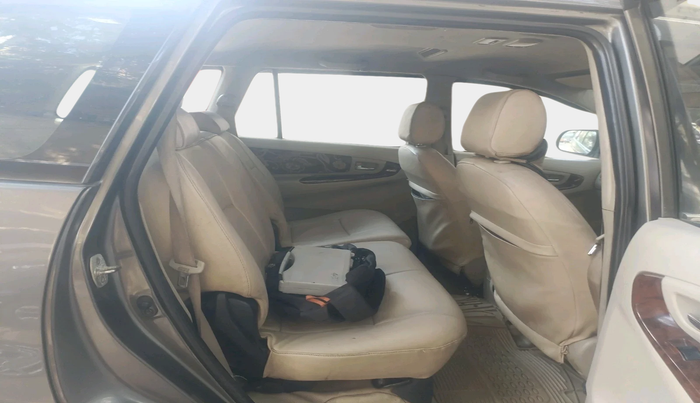 2012 Toyota Innova VX 2.5 7 STR, Diesel, Manual, 2,47,504 km, interior