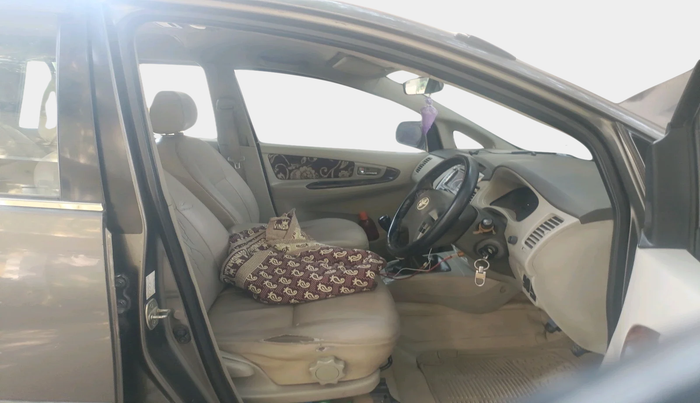 2012 Toyota Innova VX 2.5 7 STR, Diesel, Manual, 2,47,504 km, interior