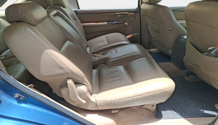 2013 Toyota Fortuner 3.0 4X4 MT, Diesel, Manual, 4,28,979 km, interior