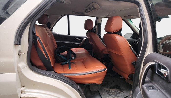 2015 Tata Safari Storme 2.2 VX 4X2, Diesel, Manual, 1,73,297 km, interior