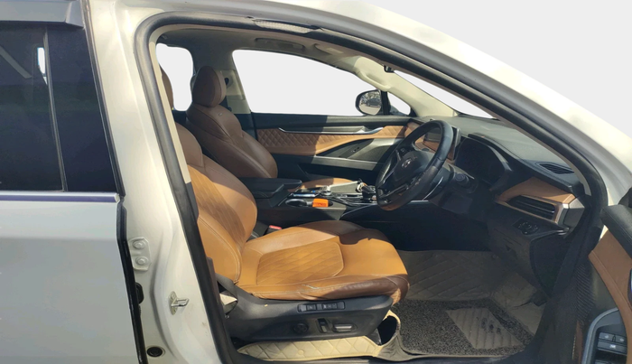 2020 MG GLOSTER SHARP 7 STR 2.0 TWIN TURBO 4WD, Diesel, Automatic, 1,31,000 km, interior